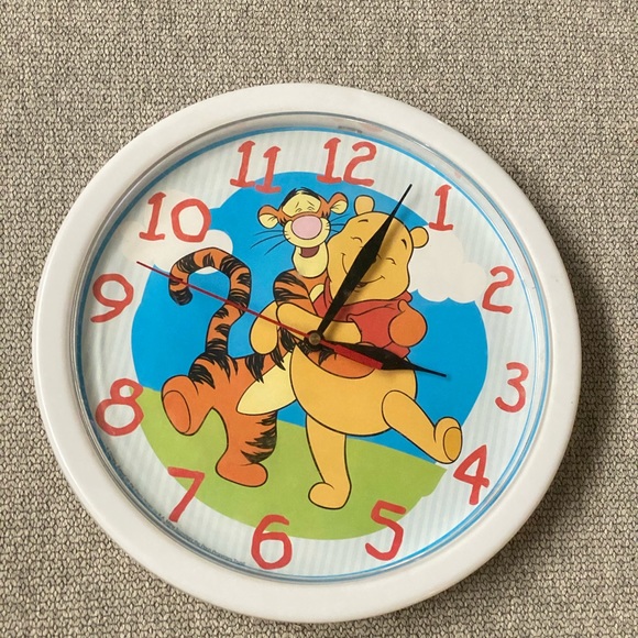 Winnie The Pooh & Tigger Wall Clock - Picture 2 of 9